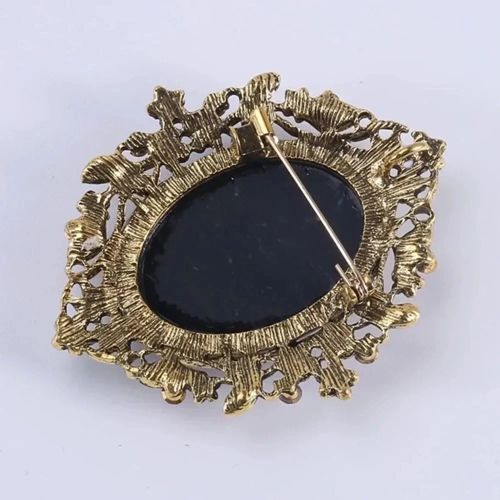 VQ Beauty Head Brooch